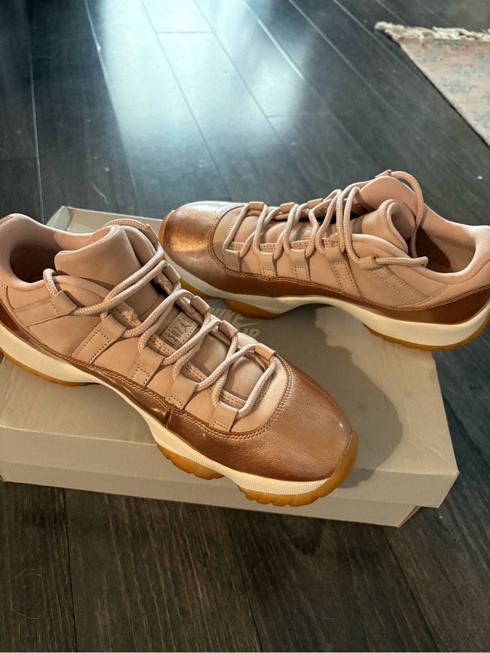 Jordan 11 retro, low rise, Rose gold size 9